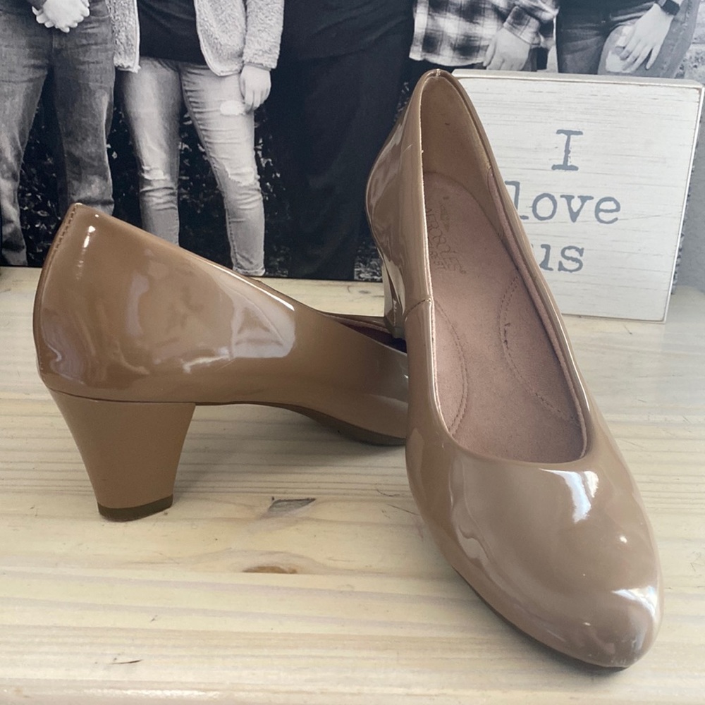 Ladies Nude Heels sz 9